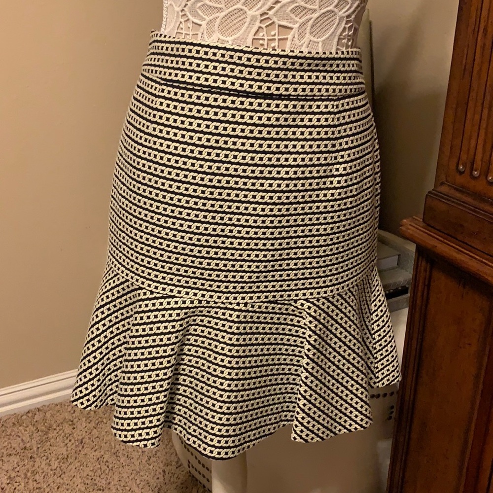 Banana Republic skirt with flounce hem, NWT, 6